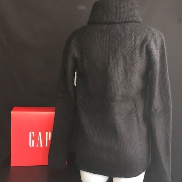 New Gap   - Picture 2 of 4